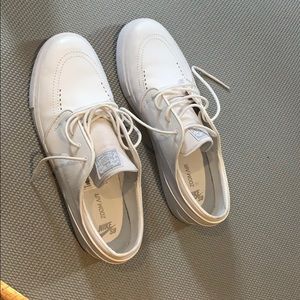 BARELY WORN JANOSKIS